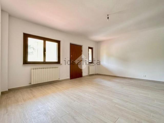 Villetta a schiera in vendita di 220 m² in Via delle Begonie, 136