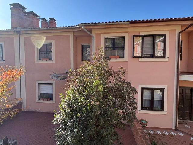 Villetta a schiera in vendita di 220 m² in Via Forcola