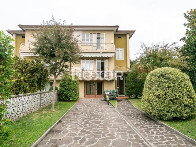 Villetta a schiera in vendita di 220 m² in Via IV Novembre, 375