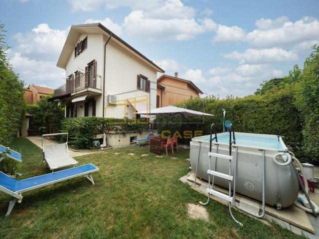 Villetta a schiera in vendita di 220 m² in Via IV Novembre, 45