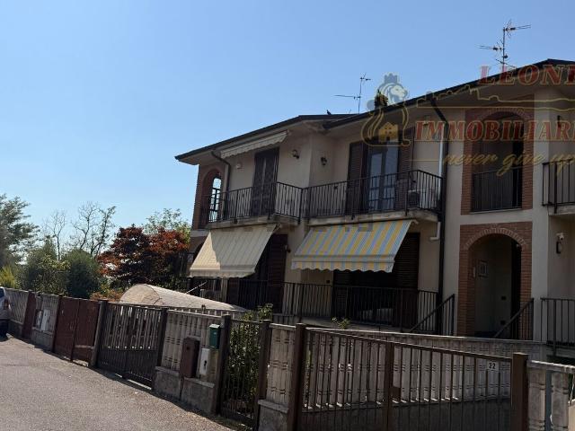 Villetta a schiera in vendita di 220 m² in Via L. da Vinci, 24