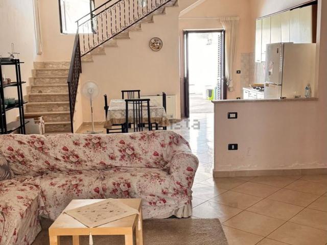 Villetta a schiera in vendita di 220 m² in Via Luigi Settembrini