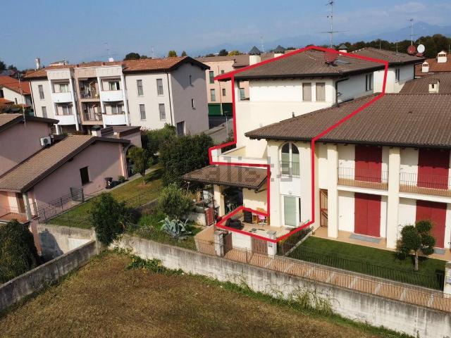 Villetta a schiera in vendita di 220 m² in Via Monte Gavia