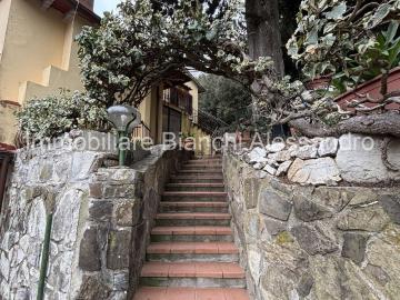 Villetta a schiera in vendita di 220 m² in Via Montepilli, 10