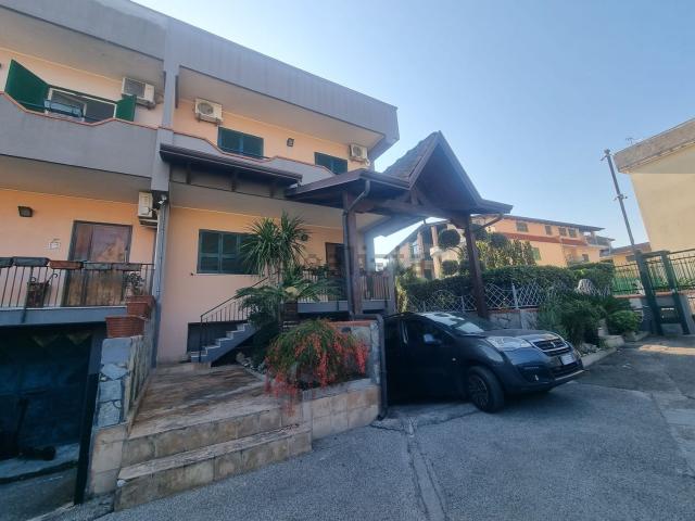 Villetta a schiera in vendita di 220 m² in Via S. Nullo, 96