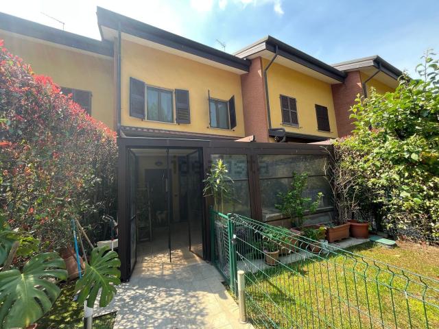 Villetta a schiera in vendita di 220 m² in Via Silvestre