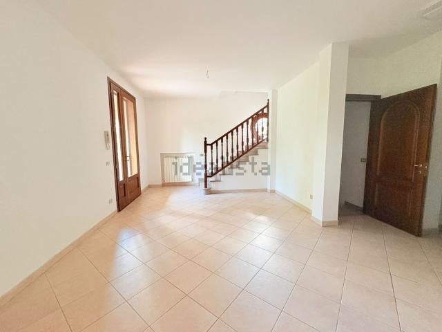 Villetta a schiera in vendita di 220 m² in Via Statale, 91