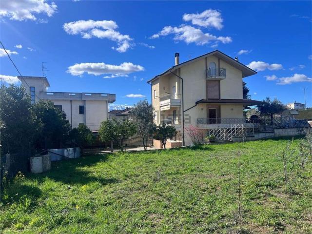 Villetta a schiera in vendita di 220 m² in Via Stortini, 34