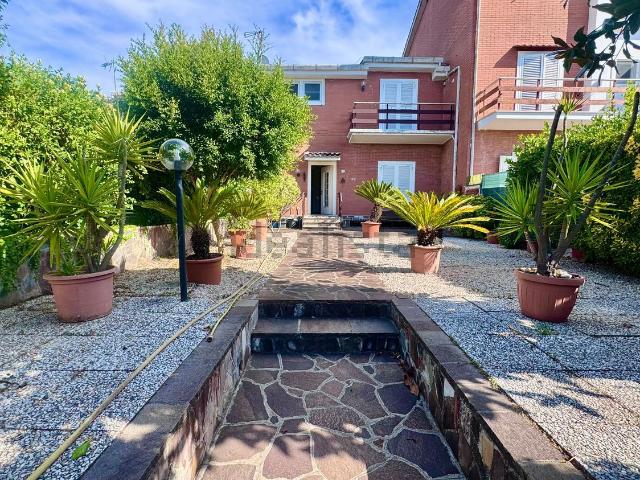 Villetta a schiera in vendita di 220 m² in Via Padre Benedetto Spila