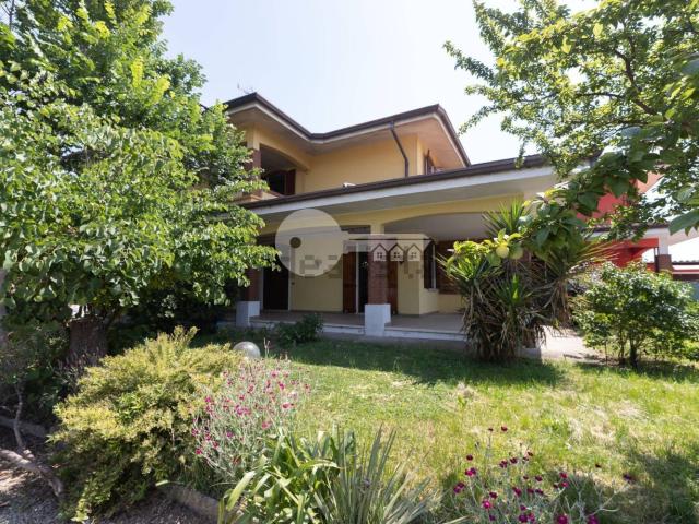 Villetta a schiera in vendita di 220 m² in Via Per Isorella, 12