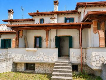 Villetta a schiera in vendita di 220 m² in Via Pescopennataro
