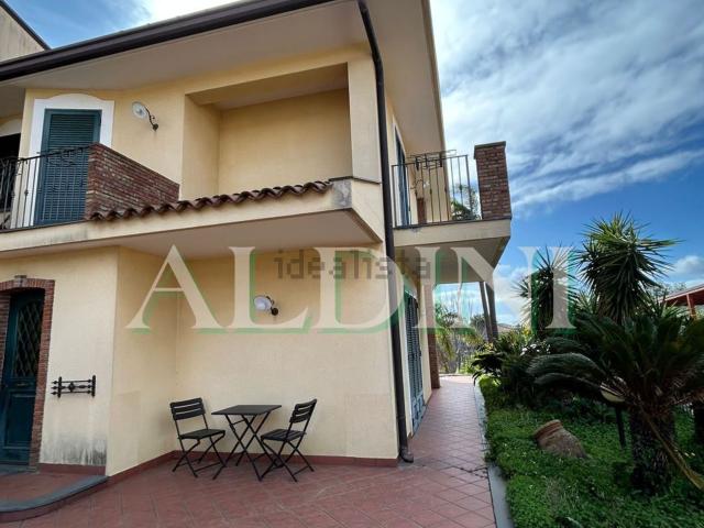 Villetta a schiera in vendita di 220 m² in Via Pier Luigi Deodato