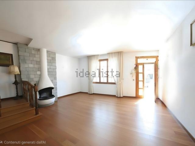 Villetta a schiera in vendita di 220 m² in Via Primo Ghinelli