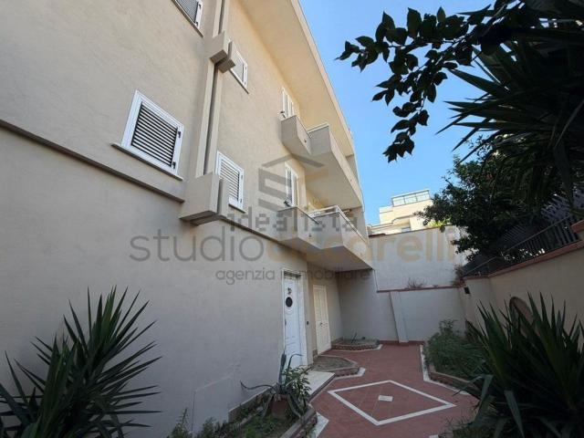Villetta a schiera in vendita di 220 m² in Via Tito Speri, 10