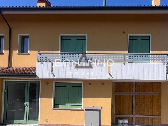 Villetta a schiera in vendita di 220 m² in Via Zecchina