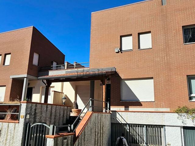 Villetta a schiera in vendita di 220 m² in Contrada Casello, 43