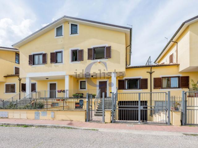 Villetta a schiera in vendita di 221 m² in Via Vittorio Frasca, 3