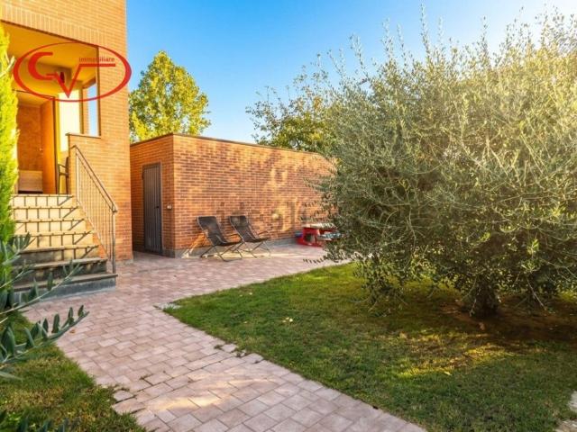Villetta a schiera in vendita di 222 m² in Via Leona