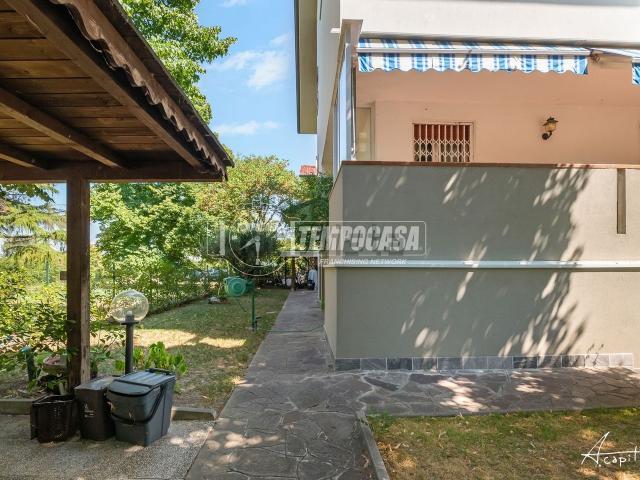 Villetta a schiera in vendita di 222 m² in Via Strabatenza, 118