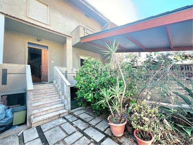 Villetta a schiera in vendita di 222 m² in Via Vincenzo Viviani, 29