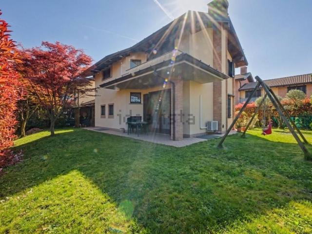 Villetta a schiera in vendita di 223 m² in Via Tagliabue Isabella, 9