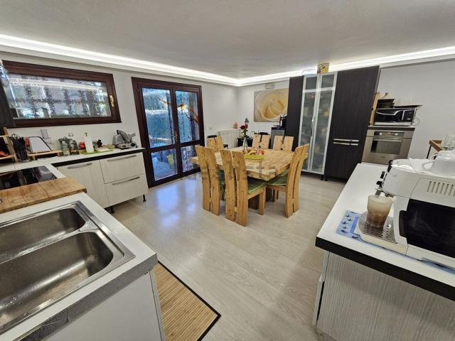 Villetta a schiera in vendita di 224 m² in Via G. Puccini, 4