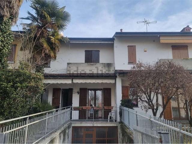 Villetta a schiera in vendita di 224 m² in Via Don Seghezzi