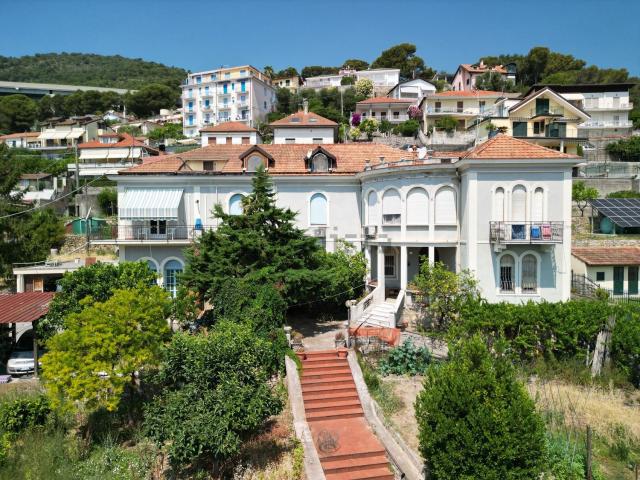 Villetta a schiera in vendita di 224 m² in Via del Poggio, 53