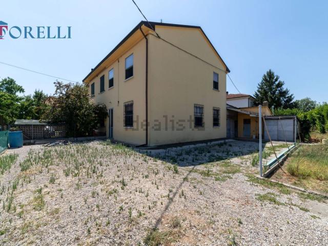 Villetta a schiera in vendita di 224 m² in Via Fiora, 24