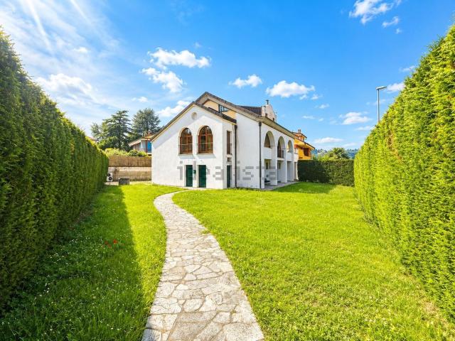 Villetta a schiera in vendita di 224 m² in Via Monsignor Giuseppe Marello