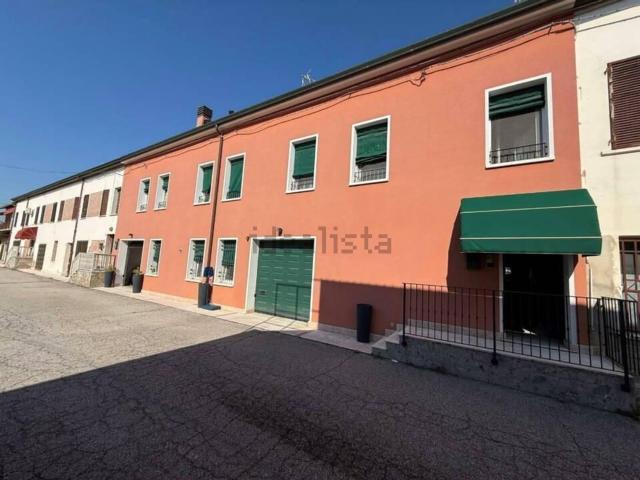 Villetta a schiera in vendita di 224 m² in Via Maffei, 431