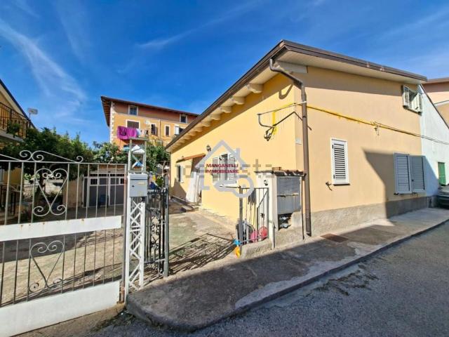Villetta a schiera in vendita di 225 m² in Via Cincinnato, 1