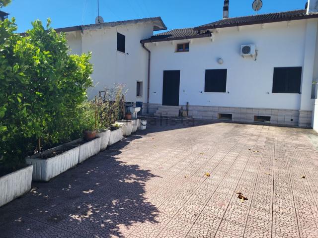 Villetta a schiera in vendita di 225 m² in Via degli olmi, 6