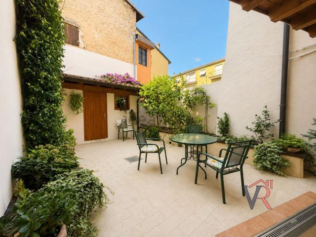 Villetta a schiera in vendita di 226 m² in Via Benamati