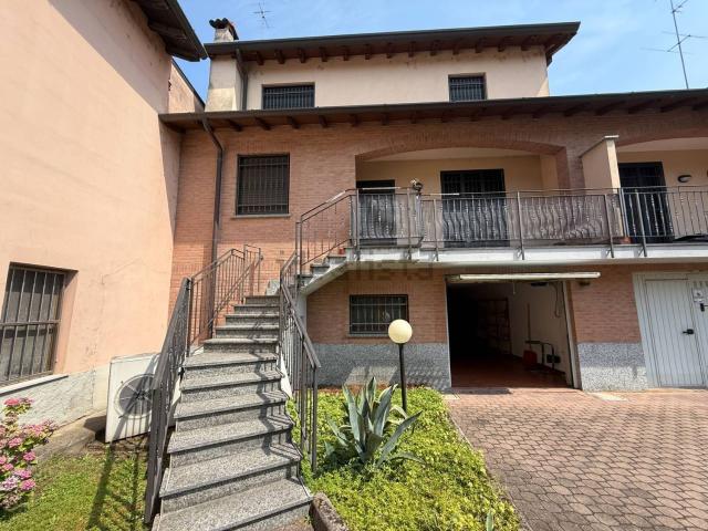 Villetta a schiera in vendita di 227 m² in Via Carminati