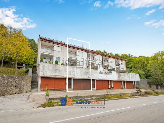 Villetta a schiera in vendita di 227 m² in Via Alba, 5