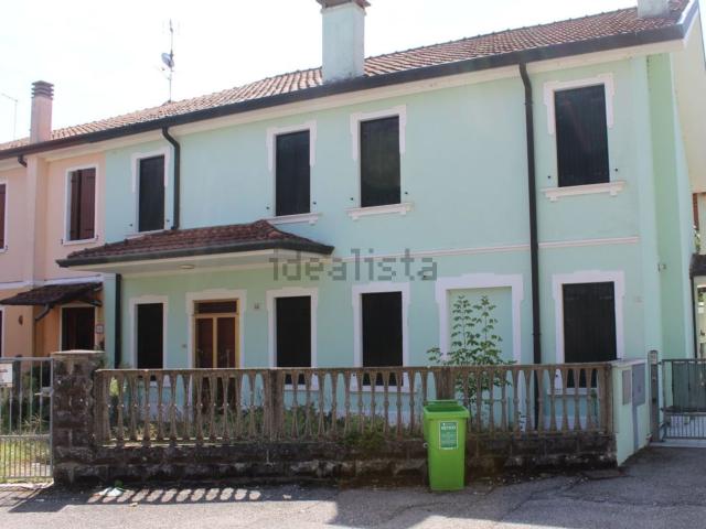 Villetta a schiera in vendita di 227 m² in Piazza Martiri della Resistenza