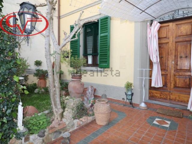Villetta a schiera in vendita di 228 m² in Via Ammiraglio Burzagli