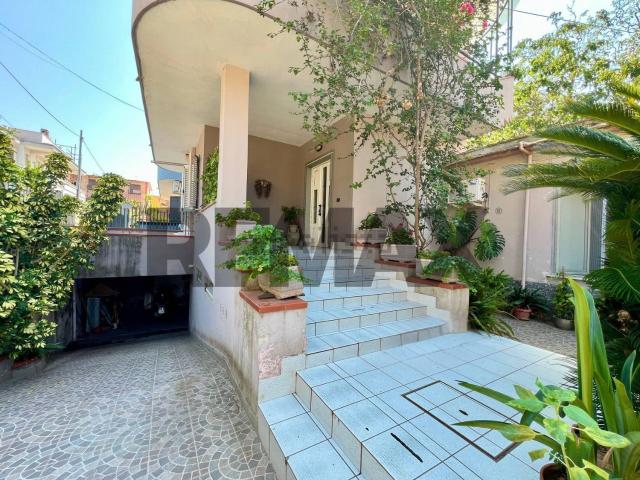 Case e ville in vendita di 228 m² in Via Aviatori d&apos Italia, 10