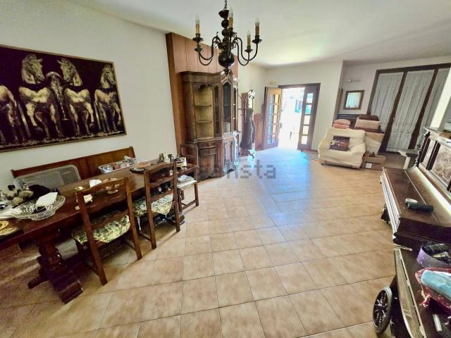 Villetta a schiera in vendita di 228 m² in Via Giovanni Bartoli