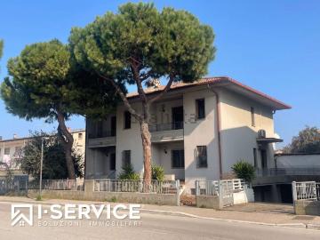 Villetta a schiera in vendita di 228 m² in Viale Cecchini, 41