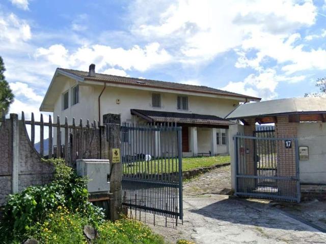 Villetta a schiera in vendita di 228 m² in Frazione Oliva, 17