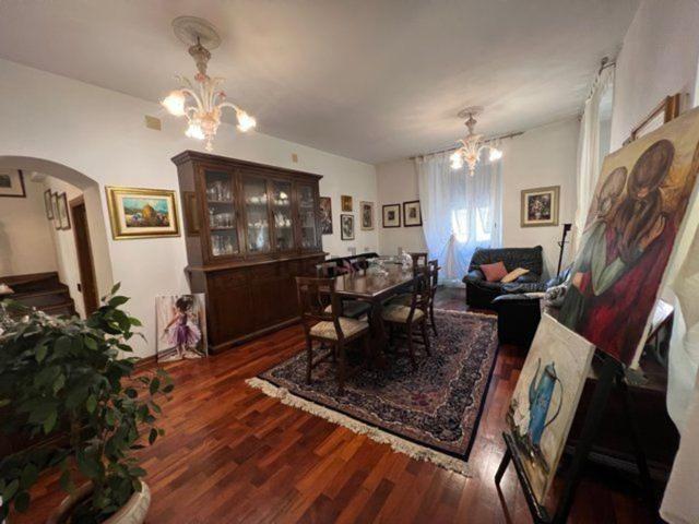 Villetta a schiera in vendita di 230 m² in Via Colombo