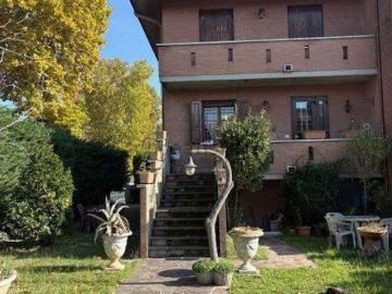 Villetta a schiera in vendita di 230 m² in Via Comacchio, 576