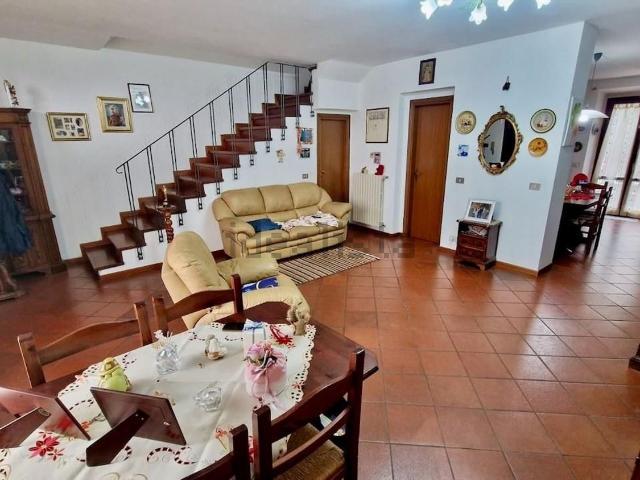 Villetta a schiera in vendita di 230 m² in Via Calcesana, 114