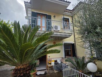 Villetta a schiera in vendita di 230 m² in Via Circumvallazione