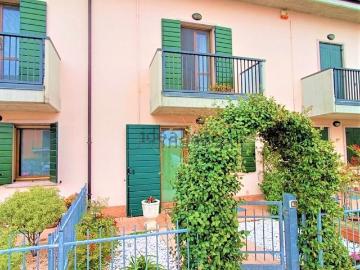 Villetta a schiera in vendita di 230 m² in Via Alcide De Gasperi
