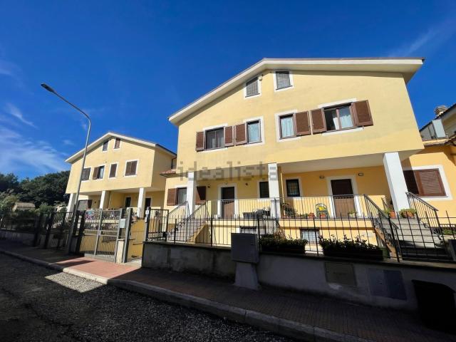 Villetta a schiera in vendita di 230 m² in Via Arno, 5