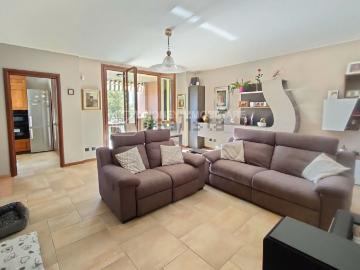 Villetta a schiera in vendita di 230 m² in Via Benigno Zaccagnini, 166