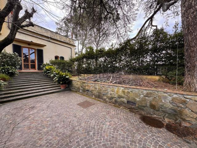 Villetta a schiera in vendita di 230 m² in Via Brancolano